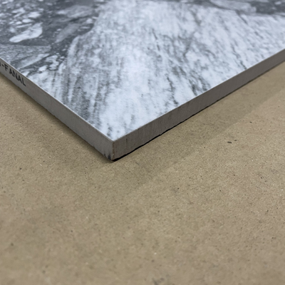 マット仕上げの大柄テラゾータイル【テラッゾ750角】｜テラゾータイル